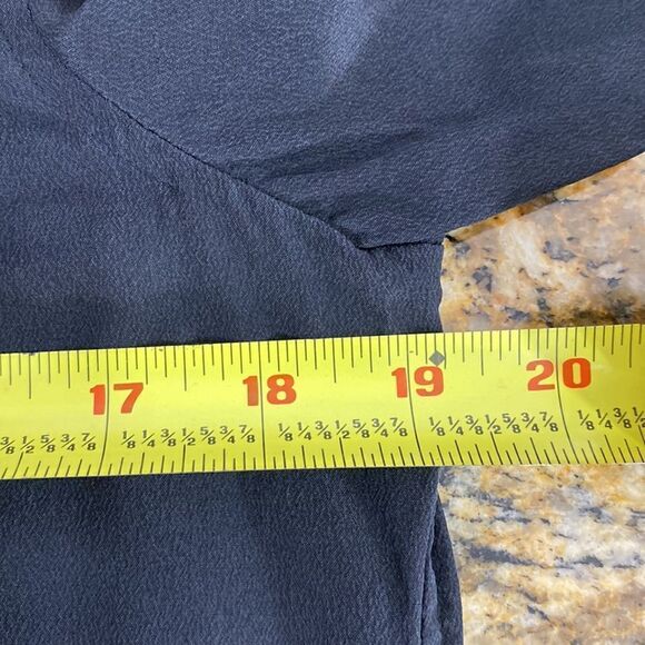 Equipment Femme Black Silk Hi Low Button Front Long Sleeves Blouse - Picture 11 of 12